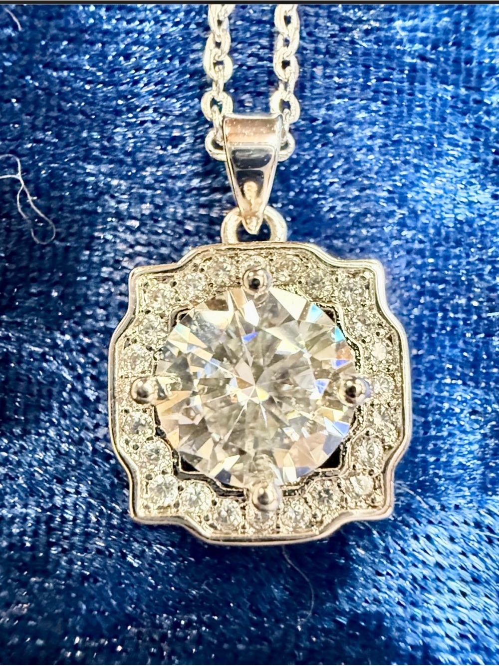2CT MOISSANITE DIAMOND in 925 Sterling Silver Halo Pendant Necklace NEW